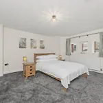 Ascot Grange & 3*