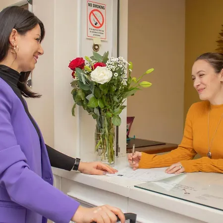 Ascot Grange - Voujon Resturant Лідс