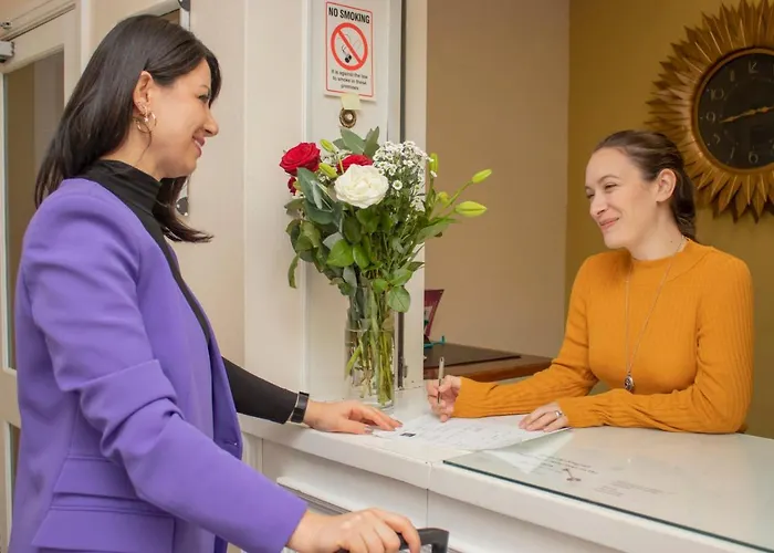 Ascot Grange - Voujon Resturant Лідс