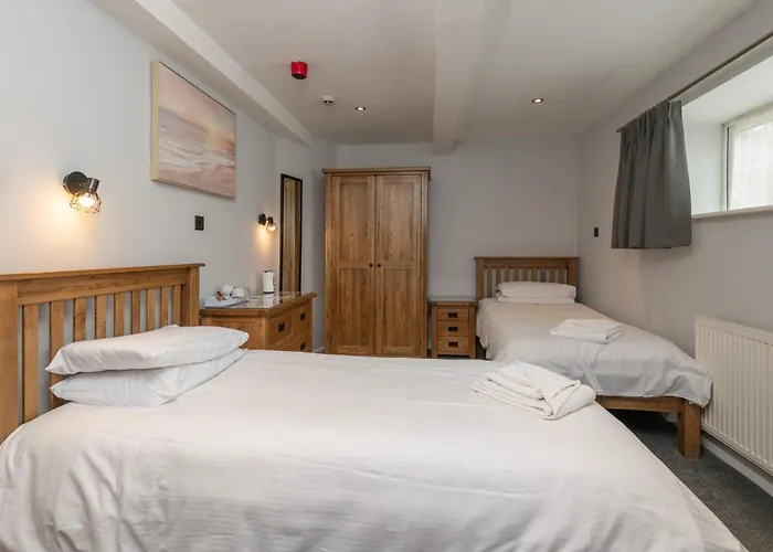 Ascot Grange - Voujon Resturant Готель Лідс