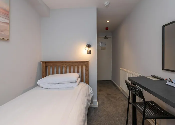 Ascot Grange - Voujon Resturant Лідс