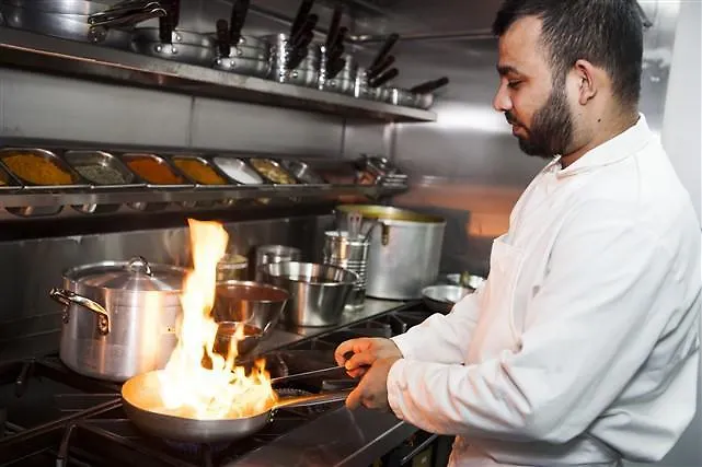 Готель Ascot Grange - Voujon Resturant