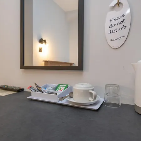 Ascot Grange - Voujon Resturant Otel 3*